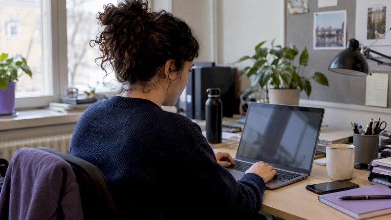 Ny medarbetare deltar i intern dataskyddsutbildning
