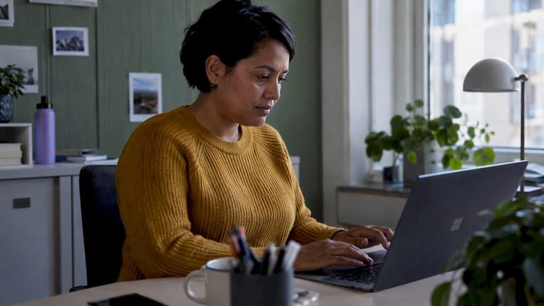 Administratören ställer in Microsoft 365-integration på datorn